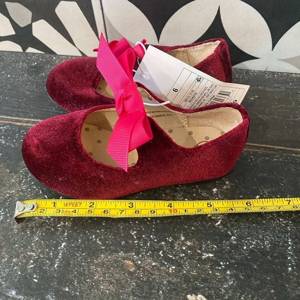 Sweetest little red velvet shoes with fabric bows😍just in time for ❤️day!